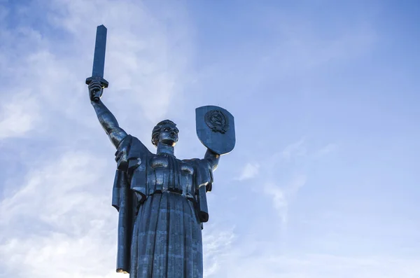 Estatua Monumental Patria Monumento Contra Cielo Azul Nublado Escultura Una —  Fotos de Stock