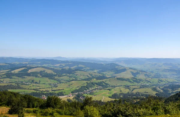 Majestic Carpathian Mountains Landscape Pylypets Village Summer Carpathian Mountains Ukraine — Fotografia de Stock