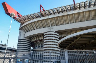 MILAN, ITALY - 25 Haziran 2017: San Siro yaygın olarak Stadio Giuseppe Meazza olarak bilinen futbol stadyumudur. 