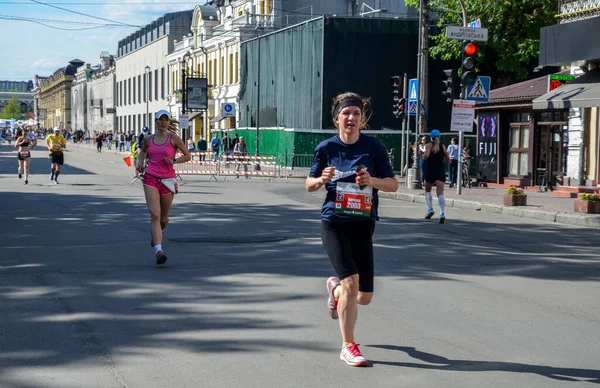 Kyiv Ukraine May 2021 Men Women Athletes Running Street Road — Stock Photo, Image