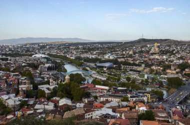 Narikala kalesinden Gürcistan 'ın başkenti Tiflis' in güzel manzarası
