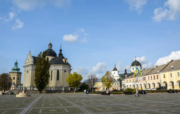 Zhovkva Ukraine Október 2020 Házak Téren Szent Lőrinc Templom Történelmi — Stock Fotó