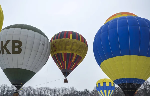 Kyiv Ukraine Februari 2021 Kleurrijke Heteluchtballonnen Tijdens Vlucht Het Luchtvaartfestival — Stockfoto