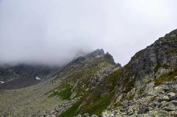 Fog Rain Clouds High Mountain Peaks Ridge High Tatras Mountains — Stock Photo, Image