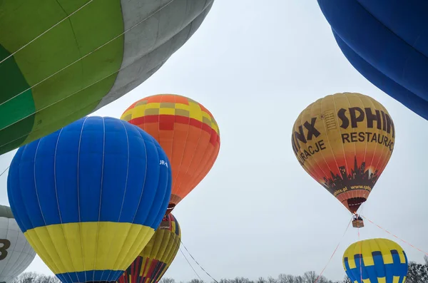 Kyiv Ukraine Februari 2021 Groep Van Kleurrijke Heteluchtballonnen Vliegen Lucht — Stockfoto