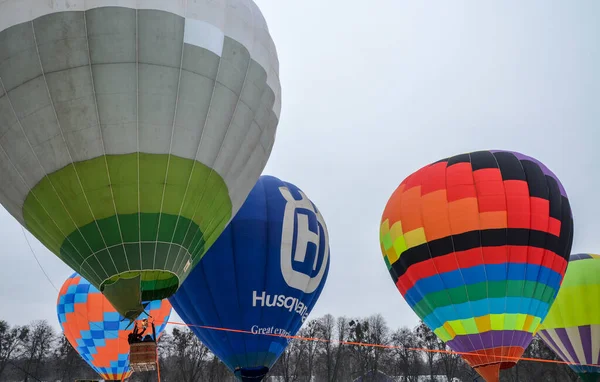 Kyiv Ukraine Ruari 2021 Stora Flerfärgade Runda Färgade Randiga Flygande — Stockfoto