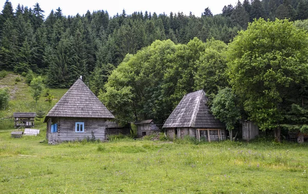 Authentic Wooden Houses Traditional Carpathian Style Old Village Kolochava Summer — Stock Photo, Image