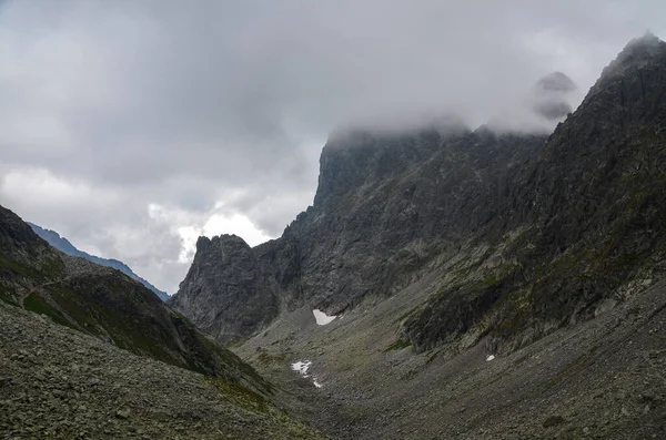 Vista Panorámica Las Nubladas Lluviosas Montañas Rocosas Los Altos Tatras —  Fotos de Stock