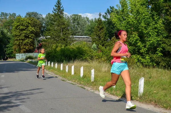 Kyiv Ukraine July 2021 参加跑步比赛的一群年轻女子 — 图库照片