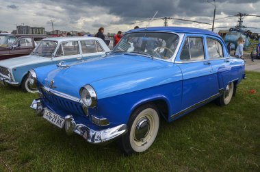 KYIV, UKRAINE 29 Mayıs 2021: 50 'lerin eski bir Sovyet arabası GAZ 21 Volga, Kyiv' deki eski otomobiller sergisinde sunuldu