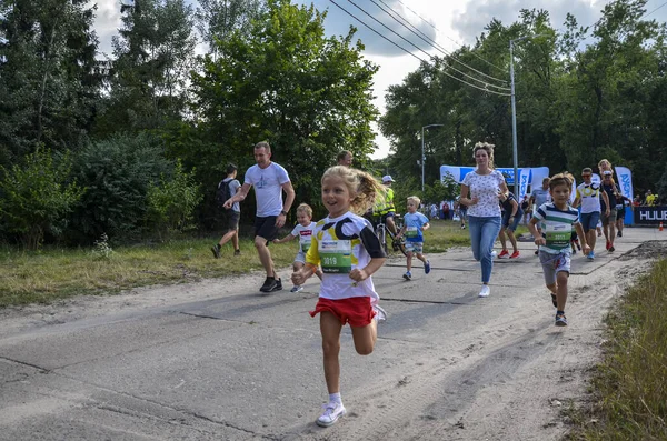 Kyiv Ukraine July 2021 Children Parents Distance Family Running Competition — стоковое фото