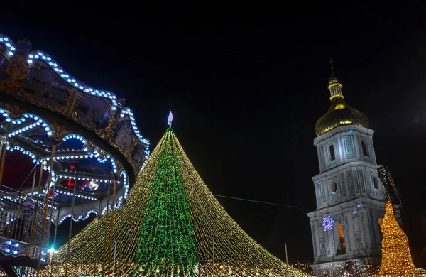 Karácsonyfa Díszített Fények Szabadban Szent Sophia Katedrális Háttérben Kijevben Újévi — Stock Fotó