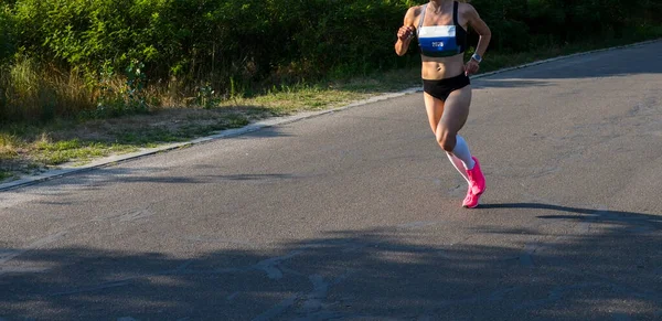Nogi Stopy Biegaczy Biegających Maratonie Sport Koncepcja Zdrowego Stylu Życia — Zdjęcie stockowe