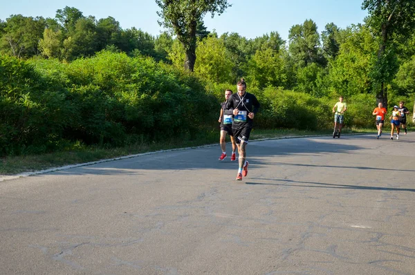 Kyiv Ukraine July 2021 Group Athletes Runners Run City Marathon — стоковое фото