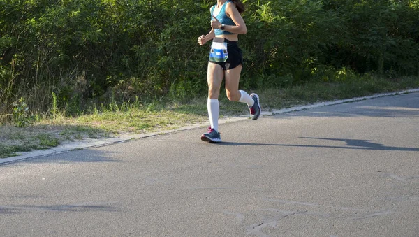 Close Strong Legs Running Shoes Runner Woman Running Park Sunny — Foto Stock