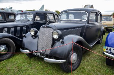 KYIV, UKRAINE - 18 Eylül 2021: Mercedes Benz 170v W136 modeli 1936 II. Üretim 1931 'den 1955' e kadar sürdü ve toplamda 200 binden fazla kopya satıldı..