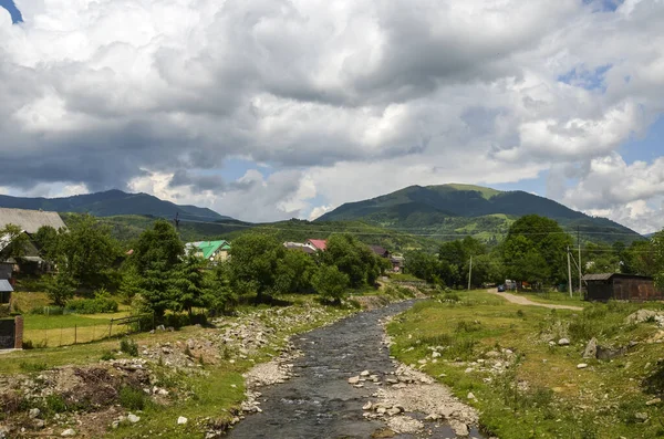 Landscape River Stream Flowing Village Backdrop High Green Mountains Kolochava — 스톡 사진