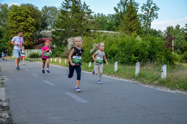 Kyiv Ukraine July 2021 Happy Little Girls Running Race Street — Stock Photo, Image