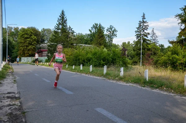 Kyiv Ukraine July 2021 Happy Kid Girl Running Workout Sunny — Stock Photo, Image