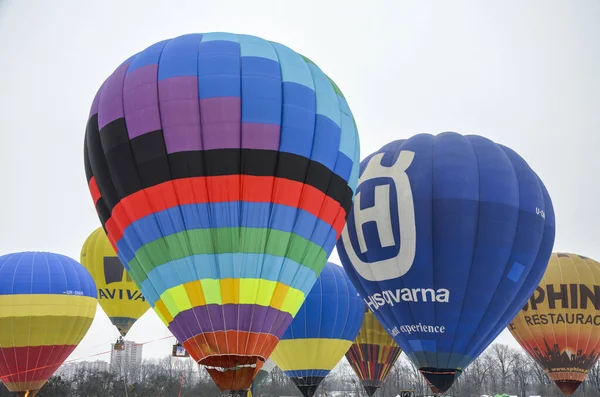 Kyiv Ukraina 2021 Grupp Färgglada Varmluftsballonger Som Flyger Himlen Semestern — Stockfoto