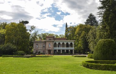 TSINANDALI, GEORGIA - 9 Ekim 2019: Tsinandali Sarayı ve bahçesi, Chavchavadze House Museum. Kakheti bölgesi, Gürcistan