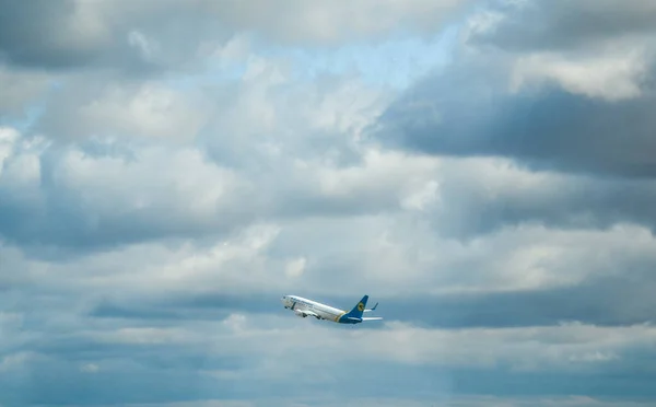 Boryspil Ukraine October 2019 Passenger Airplane Taking Airport Flying Away — Stock Photo, Image