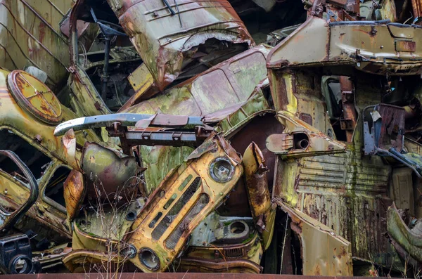 Mucchio Vecchi Camion Sovietici Naufragati Cantiere Riciclaggio Rottami Metallici — Foto Stock
