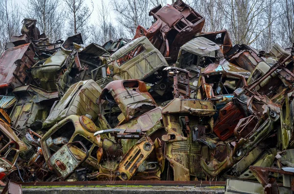Куча Старых Советских Разбитых Грузовиков Свалке Металлолома — стоковое фото