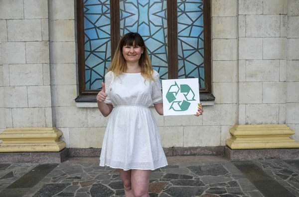 Young Smiling Woman Holding Placard Green Recycling Sign Showing Thumb — Photo
