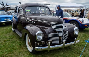 KYIV, UKRAINE - SEPTEMBER 18, 2021: Chrysler 'in 1939 De Soto S6 Amerikan arabası 1930' ların sonlarında Aerodinamik tasarım tarzında yapılmıştır.