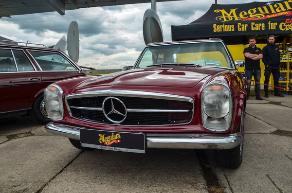 Kyiv Украина Мая 2021 Года Mercedes Benz 230 1965 Года — стоковое фото