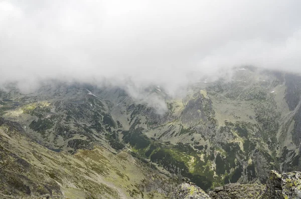 Туман Хмари Над Високими Вершинами Гірських Хребтів Горах Татр Словаччина — стокове фото