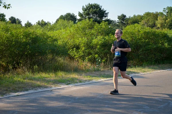 Kyiv Ukrajina Června 2021 Lidé Běží Městském Maratonu Asfaltové Cestě — Stock fotografie