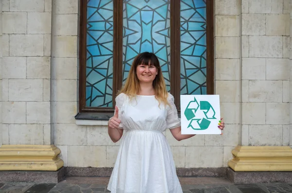 Young Smiling Woman Holding Placard Green Recycling Sign Showing Thumb — Photo