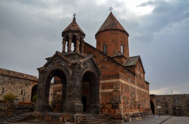 Ermenistan 'ın Ararat ovasındaki Khor Virap Manastırı' nda Tanrı 'nın Kutsal Ana Kilisesi.