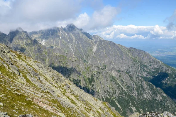 Krajobraz Górski Słowacji Skalista Dolina Górska Skały Wspinaczkowe Zachmurzonym Niebem — Zdjęcie stockowe