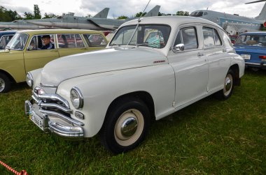Sovyet yönetici arabası Gaz M20 Pobeda 1955 Kyiv 'de retro araba sergisinde sunuldu