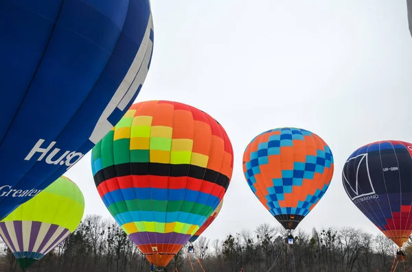 Färgglada Varmluftsballonger Flygning Festivalen För Flygteknik Kiev Ukraina — Stockfoto