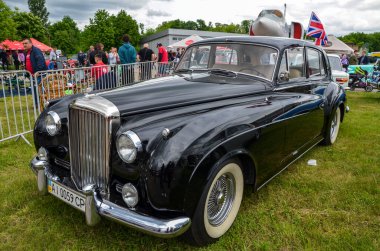 The 1959 Bentley S2 is the first Bentley model with a V-8 engine on the exhibition of retro cars