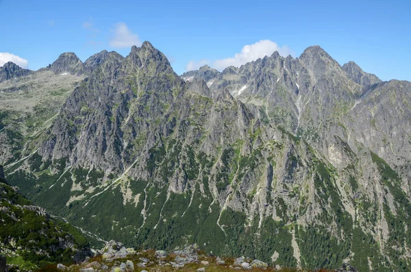 Γραφικό Τοπίο Βραχώδη Τοίχο Αιχμηρές Κορυφές Οροσειρά High Tatras Κατά — Φωτογραφία Αρχείου