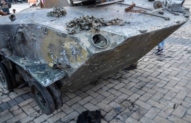 BMD-2 hava indirme aracı Rus işgalcilere yapılan topçu saldırısı sonucu imha edildi.