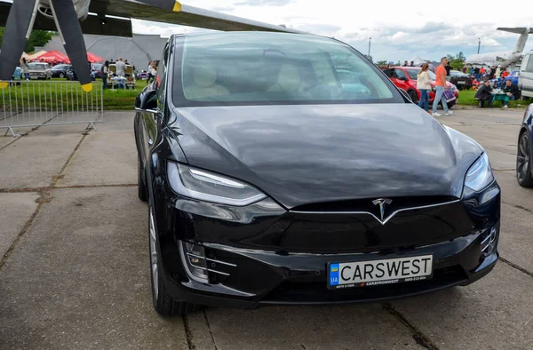 Tesla Model Full Electric Luxury Crossover Suv Car Exposição Kiev — Fotografia de Stock