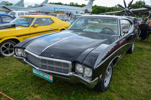 Двухдверный Хардтоп Купе Buick Skylark Custom 1969 Пассажирский Автомобиль Производства — стоковое фото