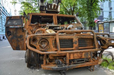 Ukrayna 'daki savaş sırasında Rus Tigr-M piyade araçları yakıldı ve imha edildi.