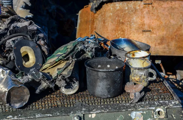 Чаши Кружки Другие Личные Вещи Российских Оккупантов Уничтоженных Бронемашинах Война — стоковое фото