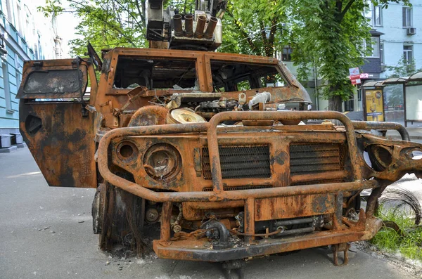Ukrayna 'daki savaş sırasında Rus Tigr-M piyade araçları yakıldı ve imha edildi.