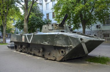 Rus BMD-2 savaş aracı Ukrayna Silahlı Kuvvetleri tarafından yok edildi Ukrayna Ulusal Askeri Tarihi Müzesi yakınlarındaki sergide sergilendi