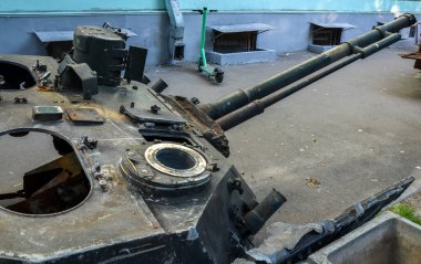 BMD-4M savaş aracının (Rus Federasyonu) tareti topçu ateşi sonucu tahrip edildi ve parçalandı