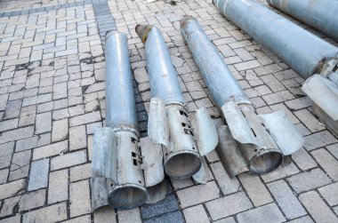 Rus işgalciler tarafından Ukrayna topraklarına atılan çoklu roket atarın füzesi.