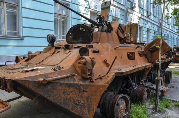 Megsemmisült Egy Tüzérségi Csapás Következtében Btr 82A Orosz Megszállók Páncélozott — Stock Fotó